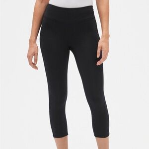 NWT Gap Compressions Cropped Black Leggings